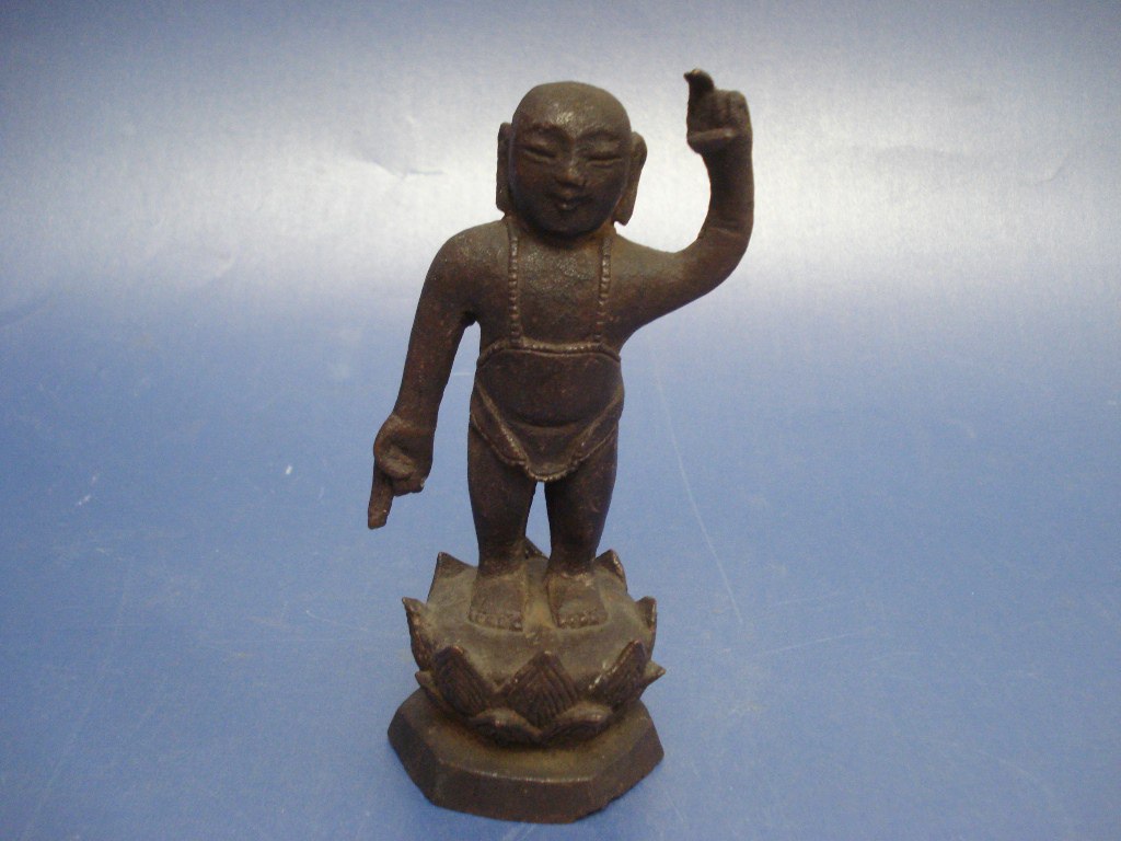 Скульптура Будды-ребенка