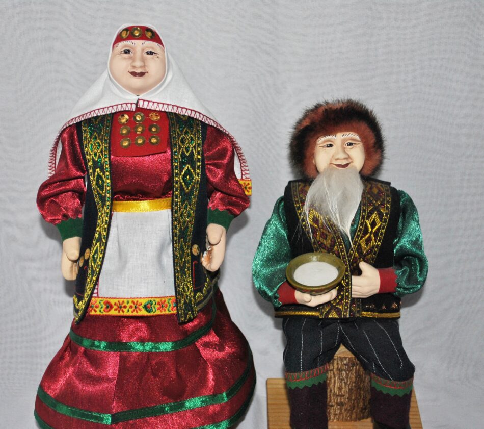 Выставка “Куклы народов России” открылась в Анге