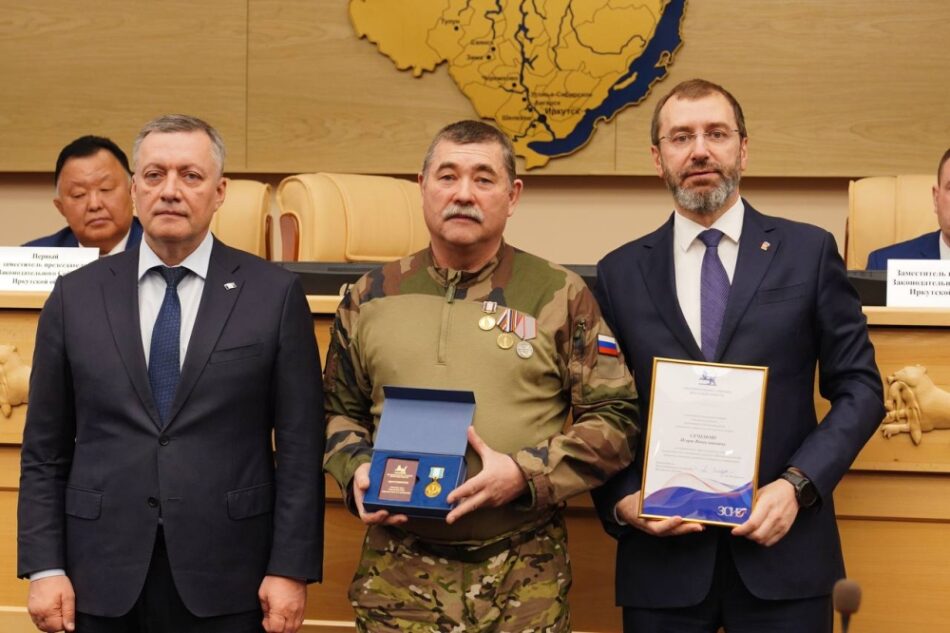 Почетный знак имени А.П. Белобородова вручили сотруднику краеведческого музея и участнику СВО Игорю Сеченову